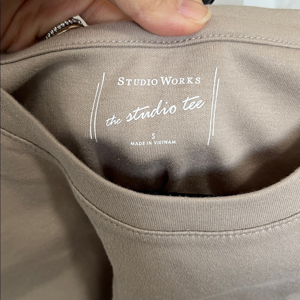 NWT basic Tee - Picture 4 of 6